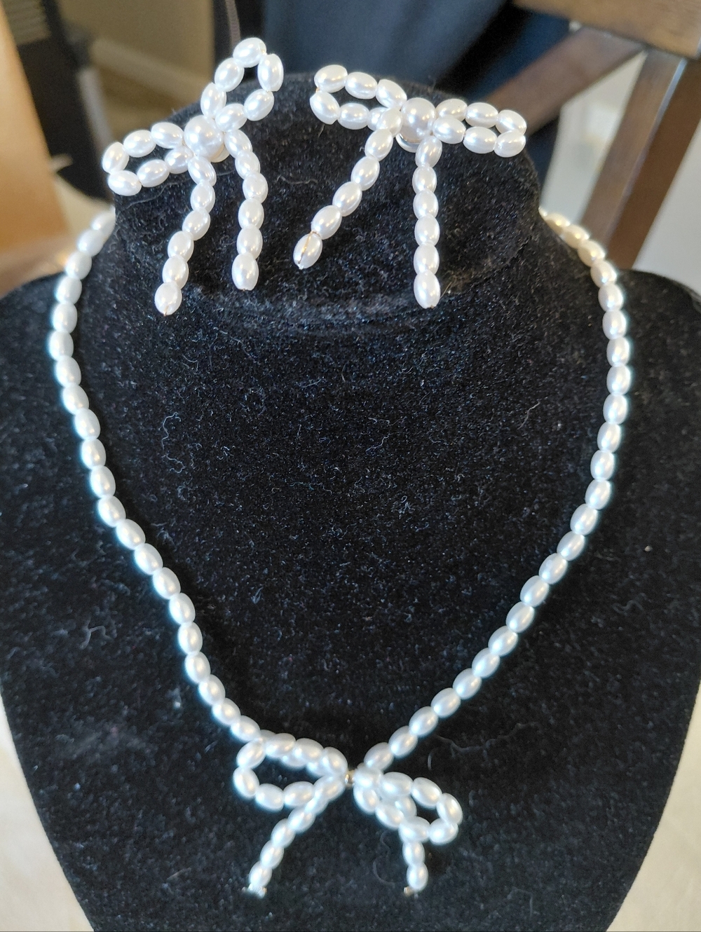 White Pearl Bow Necklace and Earring Set - Elegant Women Jewelry